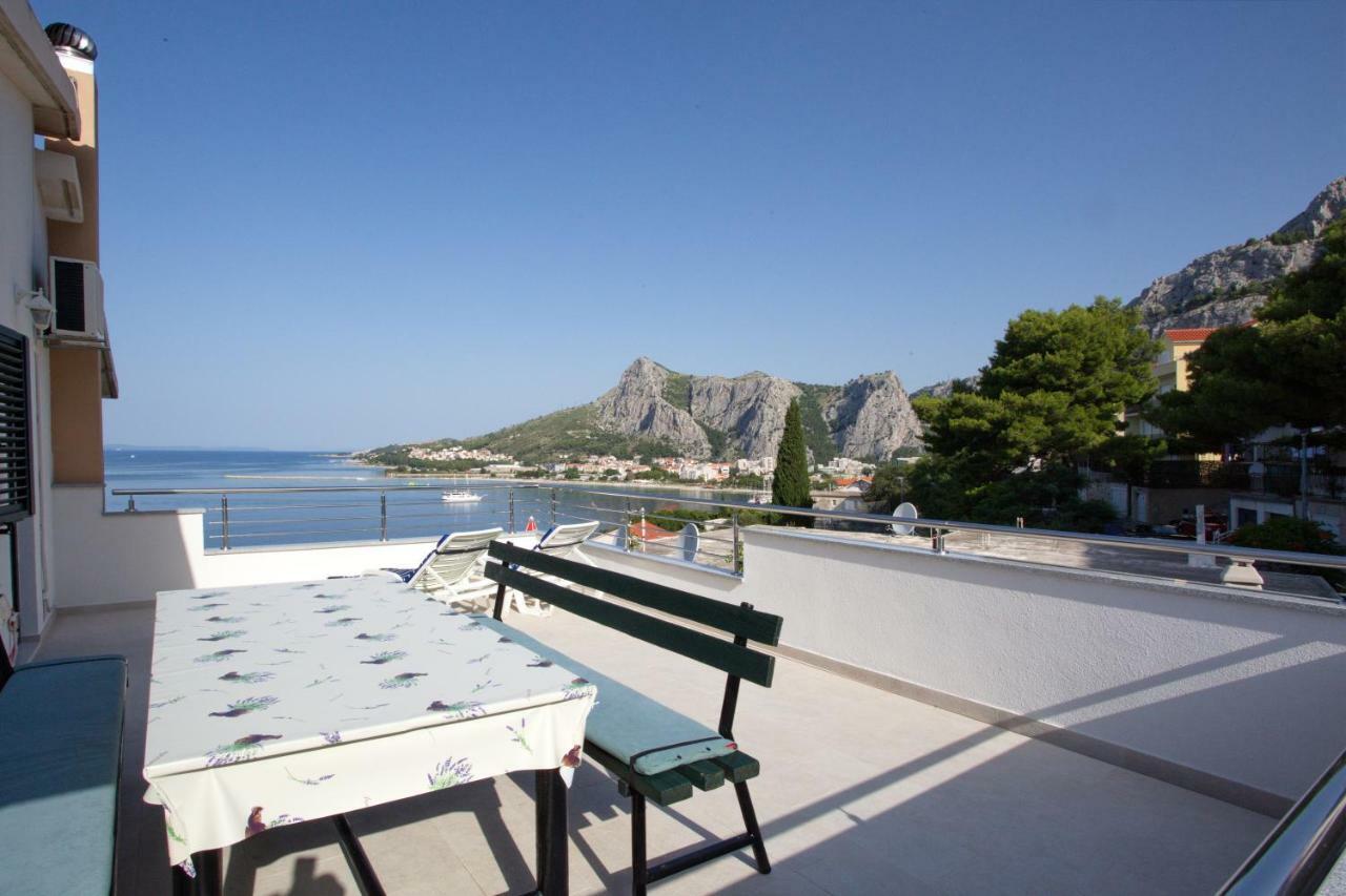 Apartment Lelas Omis Exterior photo