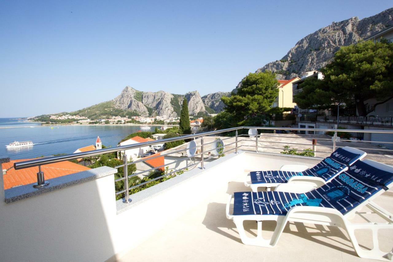 Apartment Lelas Omis Exterior photo