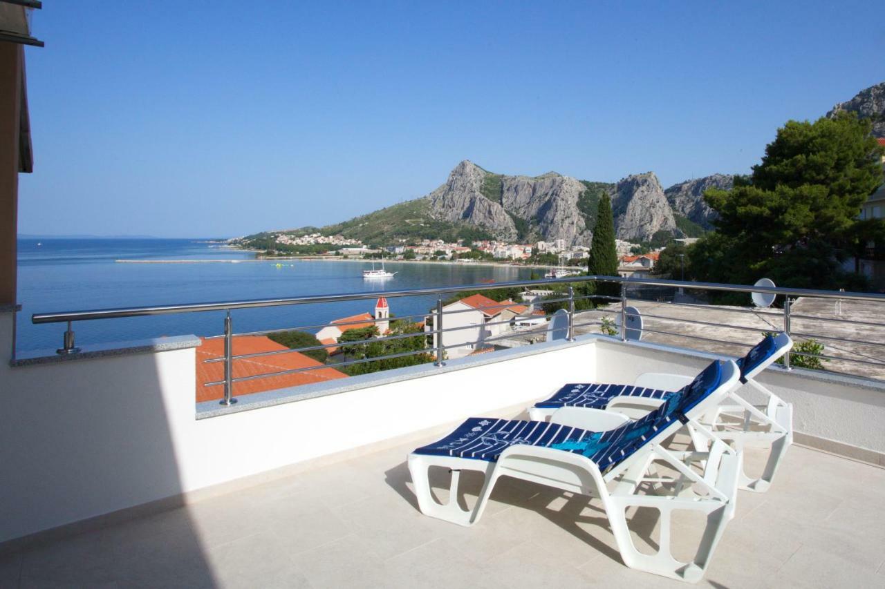 Apartment Lelas Omis Exterior photo